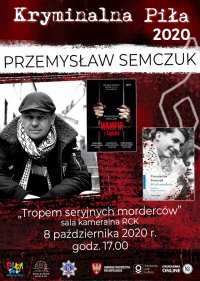 Obraz przestawia plakat festiwalu Kryminalna Piła 2020, zapowiada wystąpienie pisarza Przemysława Semczuka pt. „Tropem seryjnych morderców” w Sali widowiskowej RCK –w dniu 8 października 2020 roku.