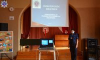 podkom. Agnieszka Kuszyk ze Szkoły Policji w Pile w trakcie wystąpienia.