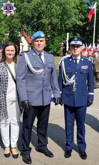 Komendant Główny Policji wraz z funkcjonariuszem Policji i jego żoną